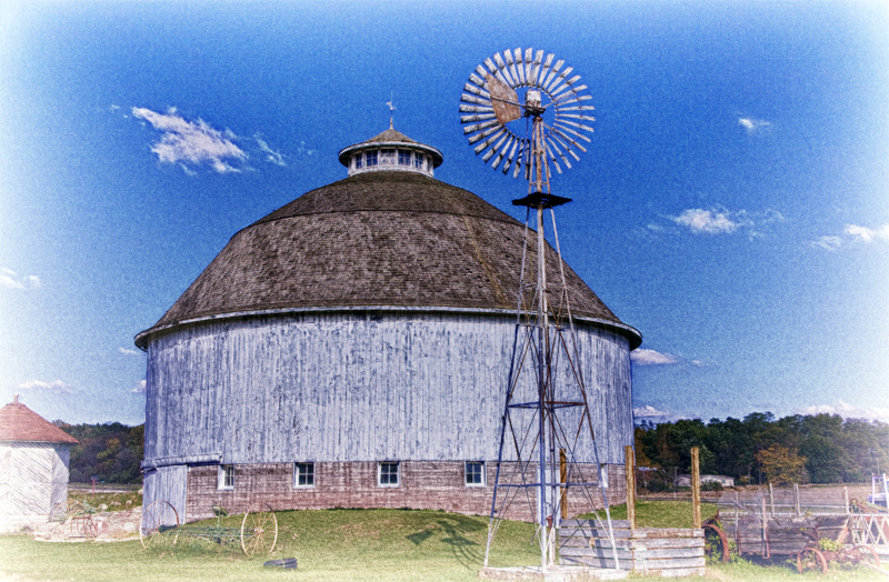 Fulton Roundbarn - Old Color Photo